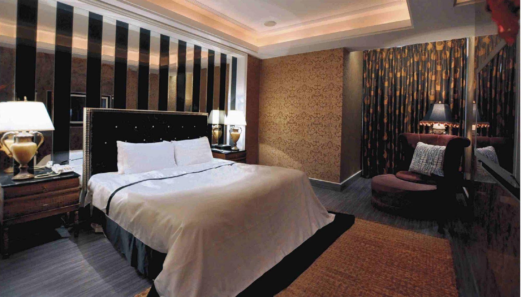 Li Hsin Motel Taichung Exterior photo